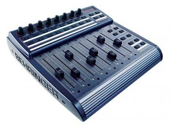 <span>Behringer</span> BCF 2000